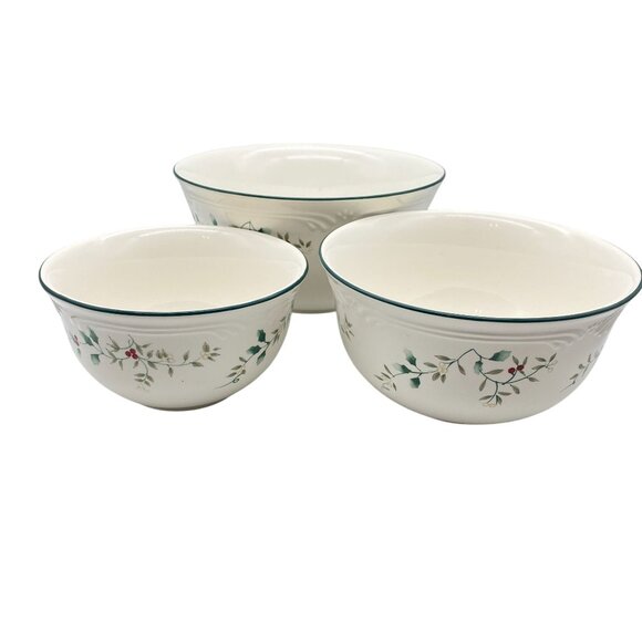 Pfaltzgraff Winterberry nesting bowls set of 3 Christmas mixing bowls ceramic - Picture 3 of 7